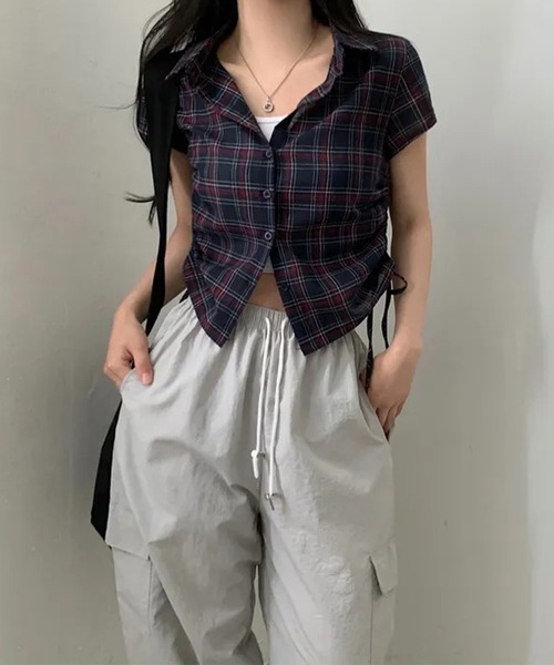 Lace Ladies(レースレディース)の「チェック柄 サイドシャーリング レギュラーカラー 半袖 シャツ(シャツ/ブラウス・レディース・ネイビー/アイボリー・FREE)」の8枚目の写真