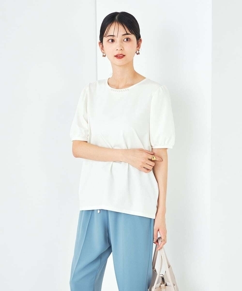 a.v.v(アーヴェヴェ)の「【UVカット】パール調ネックトップス(Tシャツ/カットソー・レディース・ホワイト/グレー系その他/ブラック・34/36/40/42/38)」の2枚目の写真