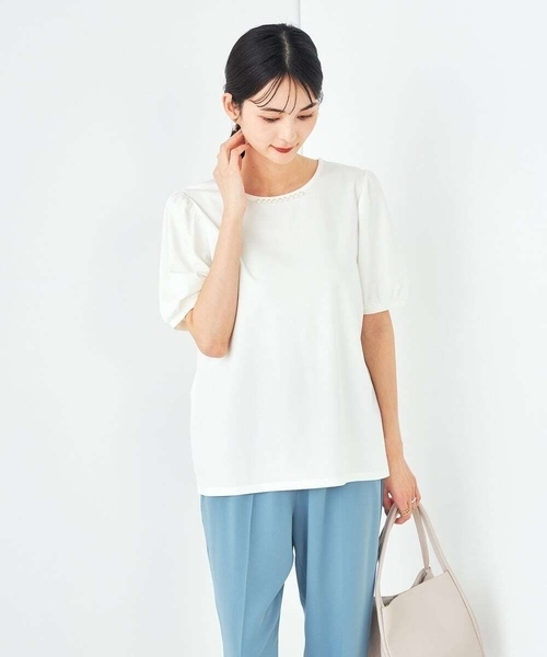 a.v.v(アーヴェヴェ)の「【UVカット】パール調ネックトップス(Tシャツ/カットソー・レディース・ホワイト/グレー系その他/ブラック・34/36/40/42/38)」の4枚目の写真