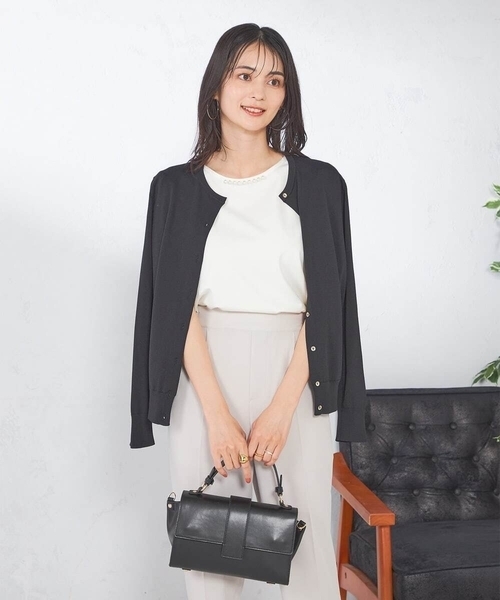 a.v.v(アーヴェヴェ)の「【UVカット】パール調ネックトップス(Tシャツ/カットソー・レディース・ホワイト/グレー系その他/ブラック・34/36/40/42/38)」の13枚目の写真