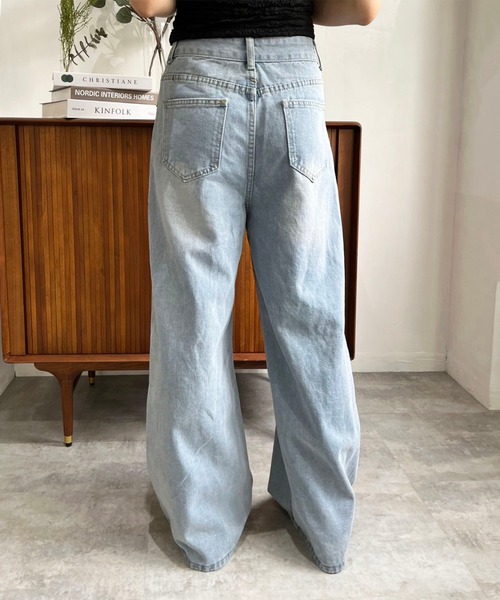 Jewelobe(ジュエローブ)の「レースカバードダメージワイドデニムパンツ(デニムパンツ・レディース・ブルー・S/M)」の4枚目の写真