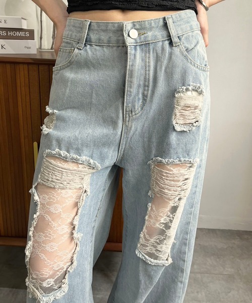 Jewelobe(ジュエローブ)の「レースカバードダメージワイドデニムパンツ(デニムパンツ・レディース・ブルー・S/M)」の5枚目の写真