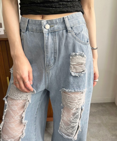 Jewelobe(ジュエローブ)の「レースカバードダメージワイドデニムパンツ(デニムパンツ・レディース・ブルー・S/M)」の7枚目の写真