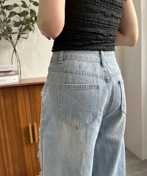 Jewelobe(ジュエローブ)の「レースカバードダメージワイドデニムパンツ(デニムパンツ・レディース・ブルー・S/M)」の8枚目の写真