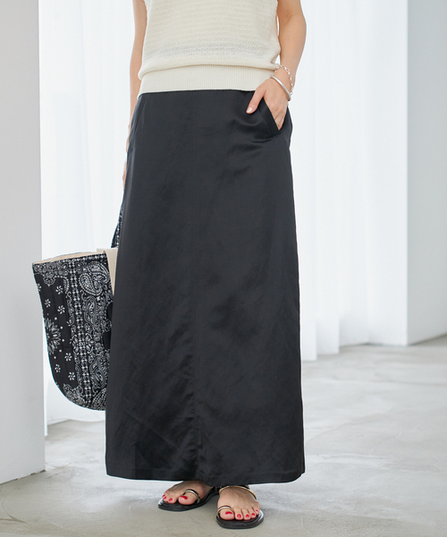 IENA(イエナ)の「L/VISバックサテンリーンスカート(スカート・レディース・ブラック/ホワイト・34/36/38)」の8枚目の写真