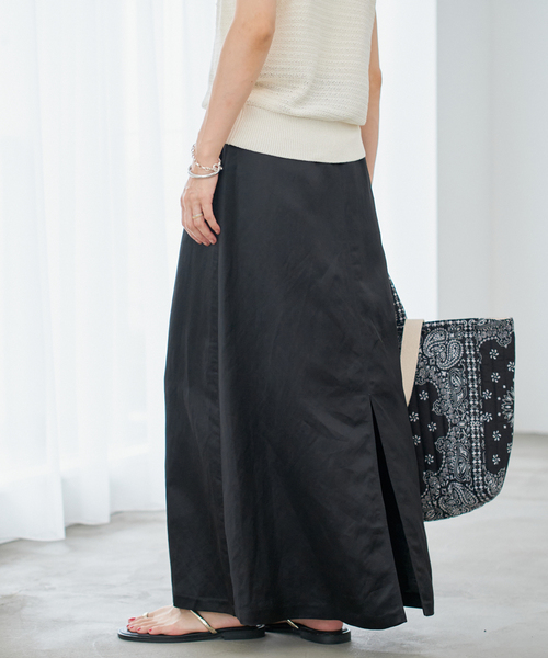 IENA(イエナ)の「L/VISバックサテンリーンスカート(スカート・レディース・ブラック/ホワイト・34/36/38)」の9枚目の写真