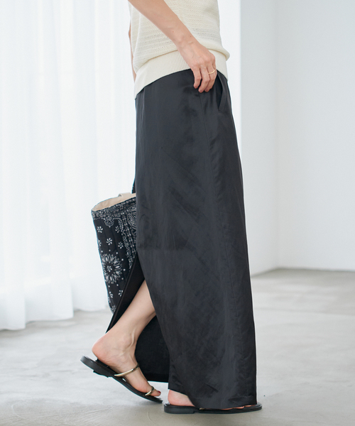 IENA(イエナ)の「L/VISバックサテンリーンスカート(スカート・レディース・ブラック/ホワイト・34/36/38)」の11枚目の写真