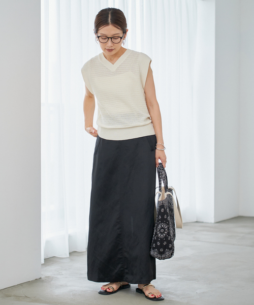 IENA(イエナ)の「L/VISバックサテンリーンスカート(スカート・レディース・ブラック/ホワイト・34/36/38)」の13枚目の写真