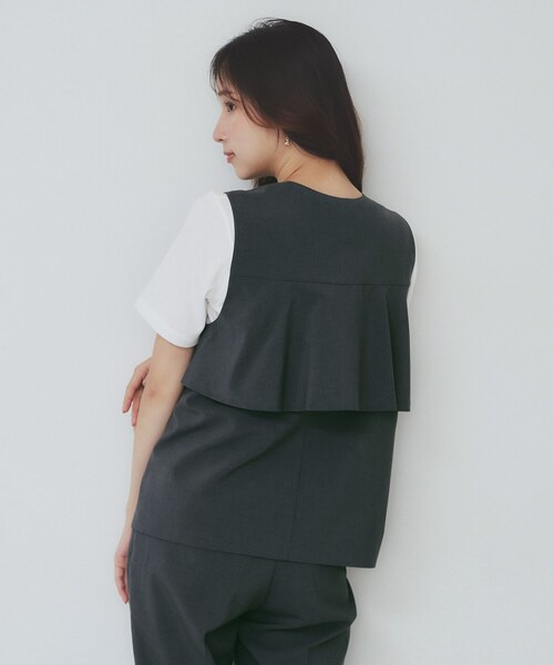 index（インデックス）の「バックフリルデザインジレ/セットアップ可【洗濯機洗い可/接触冷感/吸水速乾/ストレッチ】（ベスト・レディース・ブラック/ライトベージュ/チャコールグレー・36/38/40/42）」の19枚目の写真