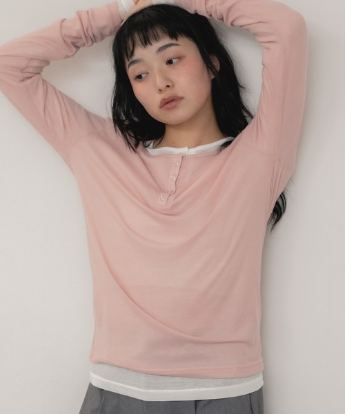 HEILIS(ヘイリス)の「【新色追加】シアーリブヘンリーネックカットソー/長袖 シアー Tシャツ カットソー トップス 春服 秋服 冬服 ネイビー ブルー ベージュ ライム ブラウン ブラック 杢グレー レッド ピンク オフホワイト 白 黒 赤 韓国 ノームコア シンプル カジュアル ガーリー レイヤード インナー(Tシャツ/カットソー・レディース・オフホワイト/ブラック/チャコールグレー/レッド/ピンク/ブラウン/ブルー/ベージュ/ネイビー・FREE)」の9枚目の写真