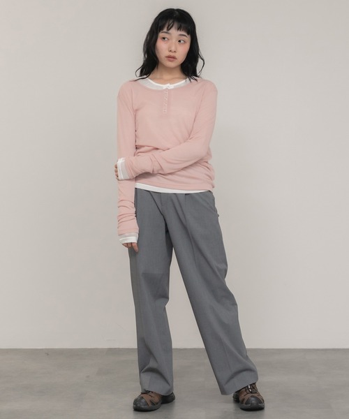 HEILIS(ヘイリス)の「【新色追加】シアーリブヘンリーネックカットソー/長袖 シアー Tシャツ カットソー トップス 春服 秋服 冬服 ネイビー ブルー ベージュ ライム ブラウン ブラック 杢グレー レッド ピンク オフホワイト 白 黒 赤 韓国 ノームコア シンプル カジュアル ガーリー レイヤード インナー(Tシャツ/カットソー・レディース・オフホワイト/ブラック/チャコールグレー/レッド/ピンク/ブラウン/ブルー/ベージュ/ネイビー・FREE)」の22枚目の写真