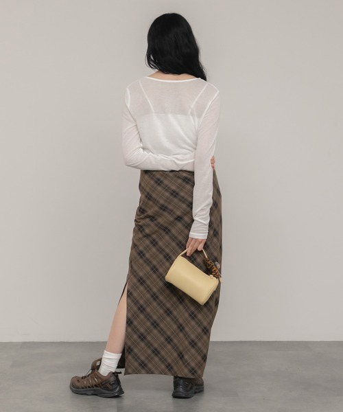 HEILIS(ヘイリス)の「【新色追加】シアーリブヘンリーネックカットソー/長袖 シアー Tシャツ カットソー トップス 春服 秋服 冬服 ネイビー ブルー ベージュ ライム ブラウン ブラック 杢グレー レッド ピンク オフホワイト 白 黒 赤 韓国 ノームコア シンプル カジュアル ガーリー レイヤード インナー(Tシャツ/カットソー・レディース・オフホワイト/ブラック/チャコールグレー/レッド/ピンク/ブラウン/ブルー/ベージュ/ネイビー・FREE)」の12枚目の写真