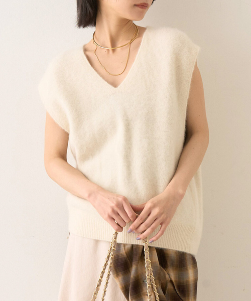 Rouge vif(ルージュヴィフ)の「フォックスウール ニットベスト(ニット/セーター・レディース・アイボリー/ネイビー・フリー)」の1枚目の写真