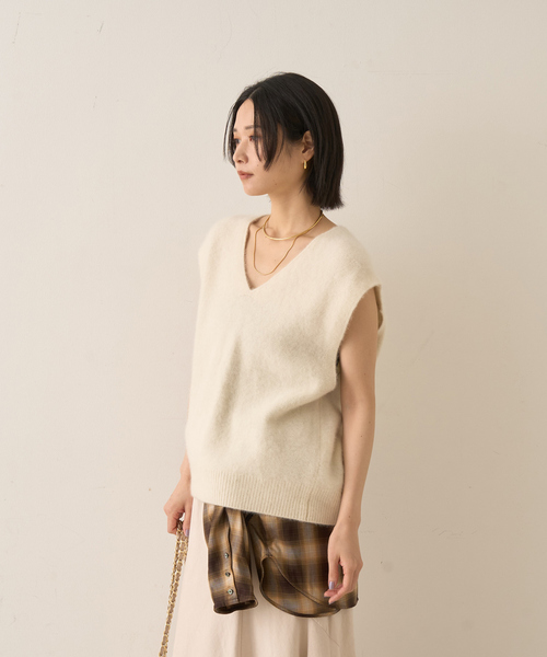 Rouge vif(ルージュヴィフ)の「フォックスウール ニットベスト(ニット/セーター・レディース・アイボリー/ネイビー・フリー)」の5枚目の写真