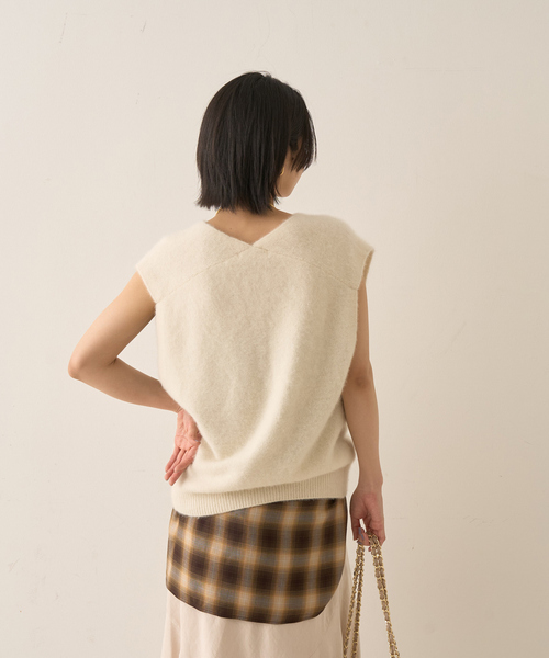 Rouge vif(ルージュヴィフ)の「フォックスウール ニットベスト(ニット/セーター・レディース・アイボリー/ネイビー・フリー)」の7枚目の写真