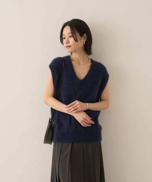 Rouge vif(ルージュヴィフ)の「フォックスウール ニットベスト(ニット/セーター・レディース・アイボリー/ネイビー・フリー)」の11枚目の写真