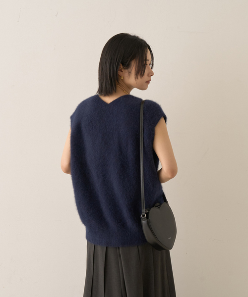 Rouge vif(ルージュヴィフ)の「フォックスウール ニットベスト(ニット/セーター・レディース・アイボリー/ネイビー・フリー)」の14枚目の写真