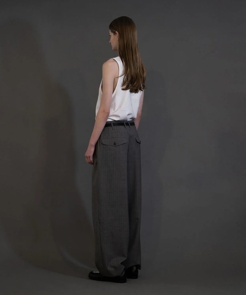 my beautiful landlet（マイビューティフルランドレット）の「【my beautiful landlet】 STRIPE WOOL TUCK WIDE PANTS（スラックス・メンズ・グレー/ネイビー/ブラック・1/2/0）」の6枚目の写真