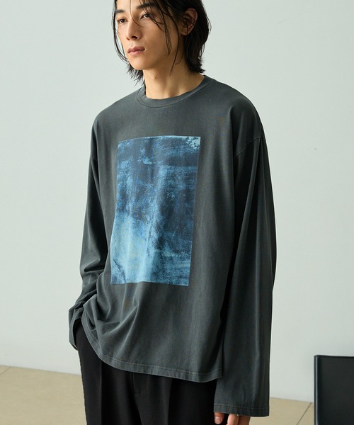 EMMA CLOTHES（エマクローズ）の「〈速乾〉ピグメント加工アートグラフィックプレーティングオーバーサイズロングスリーブTee（Tシャツ/カットソー・メンズ・ホワイト系/ブラック系/スミクロ/オフホワイト・L/M）」の3枚目の写真