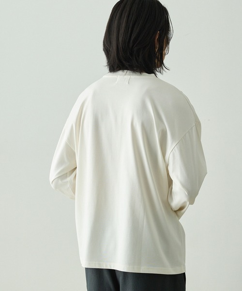 EMMA CLOTHES（エマクローズ）の「〈速乾〉ピグメント加工アートグラフィックプレーティングオーバーサイズロングスリーブTee（Tシャツ/カットソー・メンズ・ホワイト系/ブラック系/スミクロ/オフホワイト・L/M）」の22枚目の写真