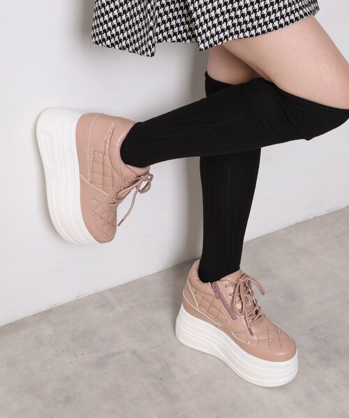 ESPERANZA（エスペランサ）の「きゅんフィット厚底フラットキルティングスタッズスニーカー（スニーカー・レディース・ホワイト/ピンク系/ブラック・S/M/L/LL）」の3枚目の写真