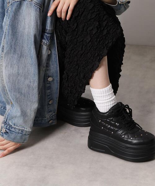 ESPERANZA（エスペランサ）の「きゅんフィット厚底フラットキルティングスタッズスニーカー（スニーカー・レディース・ホワイト/ピンク系/ブラック・S/M/L/LL）」の2枚目の写真