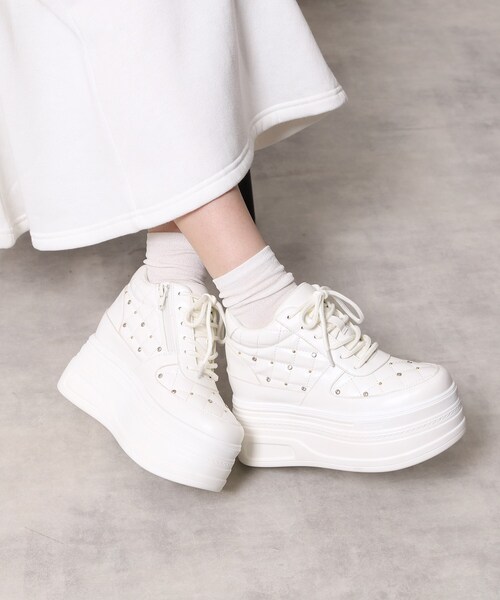 ESPERANZA（エスペランサ）の「きゅんフィット厚底フラットキルティングスタッズスニーカー（スニーカー・レディース・ホワイト/ピンク系/ブラック・S/M/L/LL）」の4枚目の写真