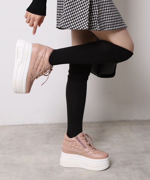 ESPERANZA（エスペランサ）の「きゅんフィット厚底フラットキルティングスタッズスニーカー（スニーカー・レディース・ホワイト/ピンク系/ブラック・S/M/L/LL）」の11枚目の写真