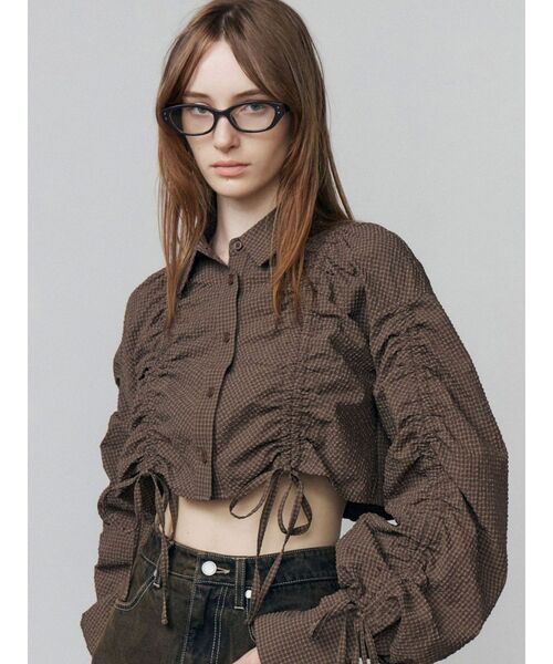 EMODA(エモダ)の「ストリングリボンショートシャツ(シャツ/ブラウス・レディース・ホワイト/ブラウン/ブルー・FREE)」の2枚目の写真