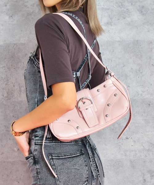 ANAP（アナップ）の「フロント ベルト スタッズ デザイン ショルダー バッグ（ショルダーバッグ・レディース・ブラック/ブラウン/ピンク・ONE SIZE）」の9枚目の写真