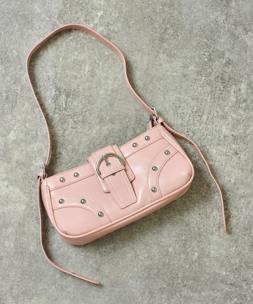 ANAP（アナップ）の「フロント ベルト スタッズ デザイン ショルダー バッグ（ショルダーバッグ・レディース・ブラック/ブラウン/ピンク・ONE SIZE）」の4枚目の写真