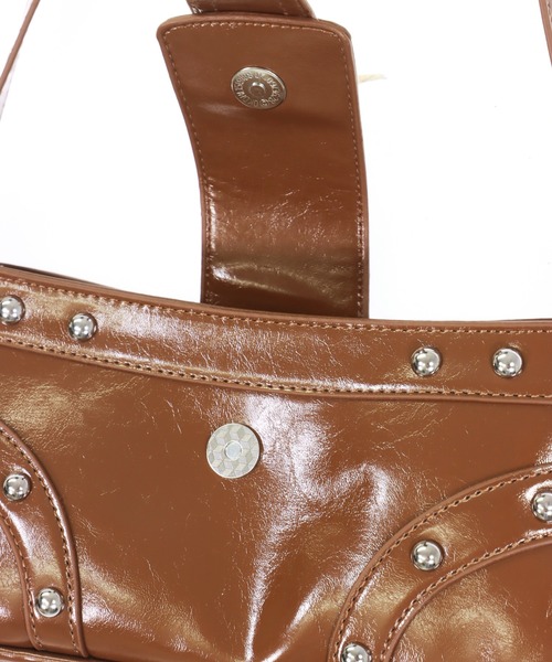 ANAP（アナップ）の「フロント ベルト スタッズ デザイン ショルダー バッグ（ショルダーバッグ・レディース・ブラック/ブラウン/ピンク・ONE SIZE）」の18枚目の写真