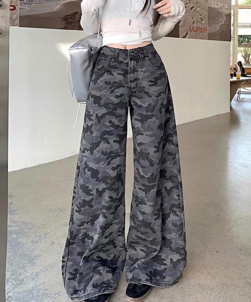 shopnikoniko(ショップニコニコ)の「迷彩柄パンツ ワイドレッグ 迷彩 デニムバギーパンツ(デニムパンツ・レディース・カモフラージュ・フリー)」の4枚目の写真