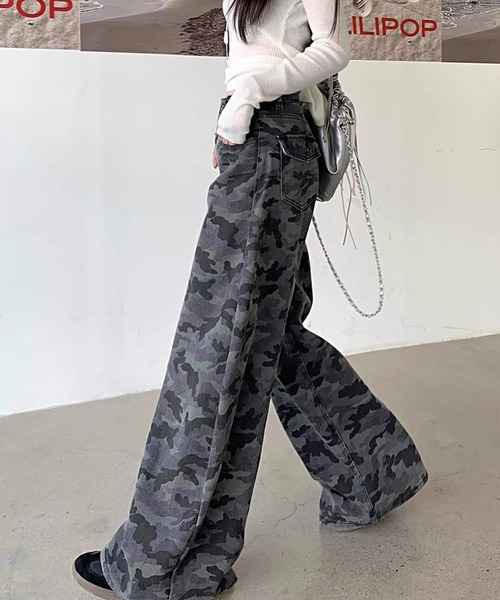 shopnikoniko(ショップニコニコ)の「迷彩柄パンツ ワイドレッグ 迷彩 デニムバギーパンツ(デニムパンツ・レディース・カモフラージュ・フリー)」の5枚目の写真