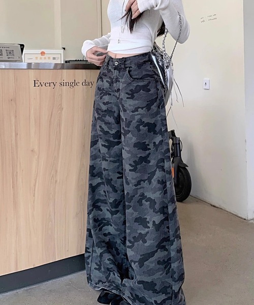 shopnikoniko(ショップニコニコ)の「迷彩柄パンツ ワイドレッグ 迷彩 デニムバギーパンツ(デニムパンツ・レディース・カモフラージュ・フリー)」の9枚目の写真