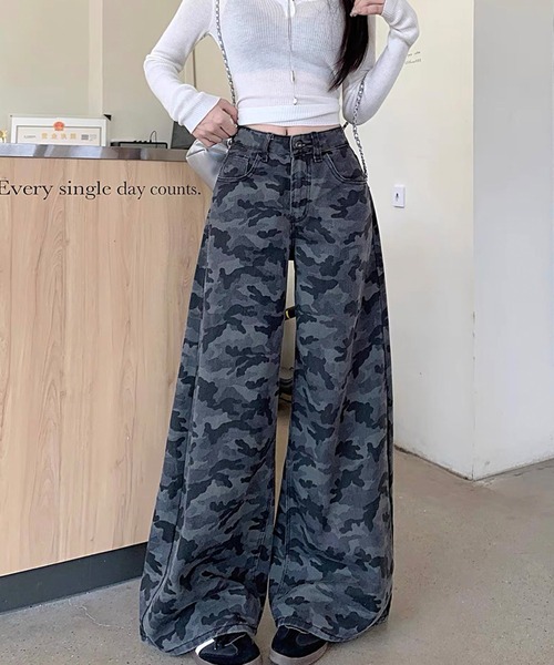shopnikoniko(ショップニコニコ)の「迷彩柄パンツ ワイドレッグ 迷彩 デニムバギーパンツ(デニムパンツ・レディース・カモフラージュ・フリー)」の10枚目の写真