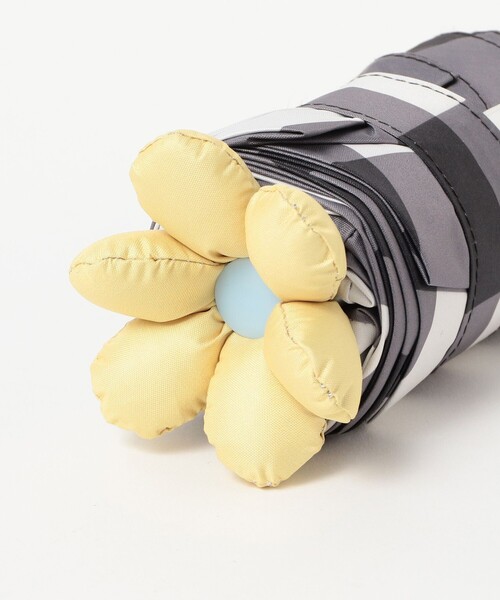 Ray BEAMS（レイビームス）の「フラワー チェック 晴雨兼用 折りたたみ傘（長傘・レディース・ブラック/サックスブルー・ONE SIZE）」の5枚目の写真