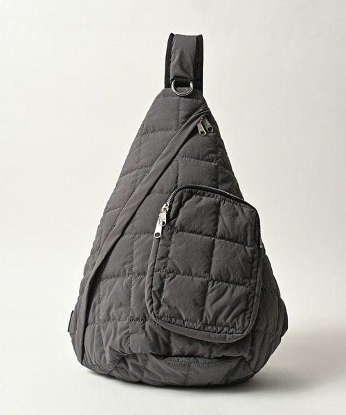 ADAM PATEK(アダムパテック)の「『ADAMPATEK』square quilt sling bag(ボディバッグ/ウエストポーチ・メンズ・ブラック/グレー・FREE)」の2枚目の写真