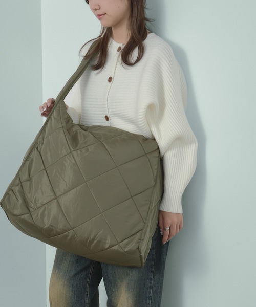 H.TOKYO（エイチトウキョウ）の「【BIGサイズ/軽くて大容量】キルティング ショルダーバッグ（ショルダーバッグ・レディース・ブラック/ブラウン/カーキ・FREE）」の11枚目の写真