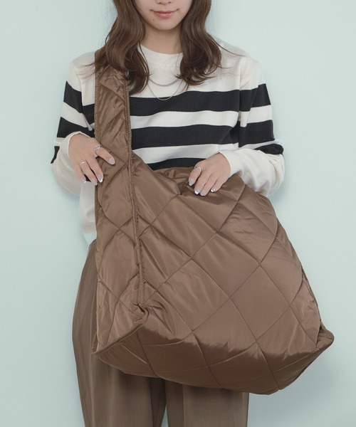 H.TOKYO（エイチトウキョウ）の「【BIGサイズ/軽くて大容量】キルティング ショルダーバッグ（ショルダーバッグ・レディース・ブラック/ブラウン/カーキ・FREE）」の5枚目の写真