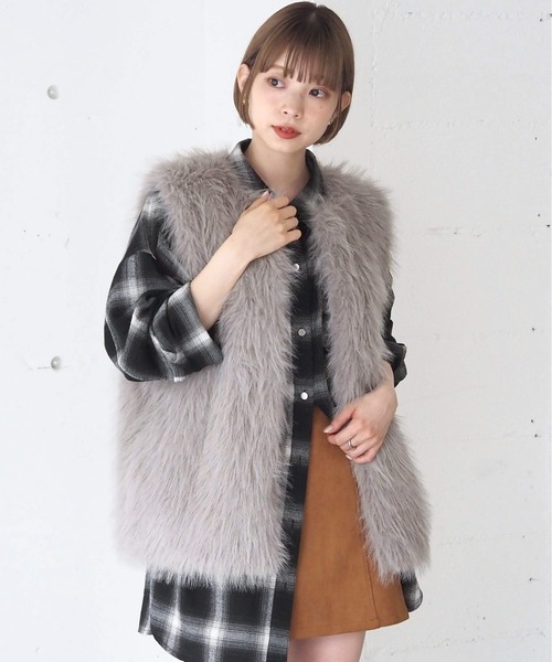 tiptop（ティップトップ）の「ロングフォックスファーベスト（ベスト・レディース・チャコールグレー/グレイッシュベージュ/アイボリー・FREE）」の3枚目の写真
