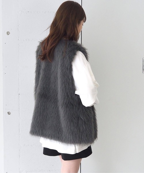 tiptop（ティップトップ）の「ロングフォックスファーベスト（ベスト・レディース・チャコールグレー/グレイッシュベージュ/アイボリー・FREE）」の13枚目の写真