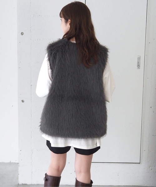tiptop（ティップトップ）の「ロングフォックスファーベスト（ベスト・レディース・チャコールグレー/グレイッシュベージュ/アイボリー・FREE）」の17枚目の写真