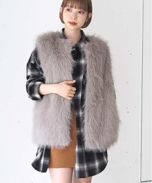 tiptop（ティップトップ）の「ロングフォックスファーベスト（ベスト・レディース・チャコールグレー/グレイッシュベージュ/アイボリー・FREE）」の19枚目の写真