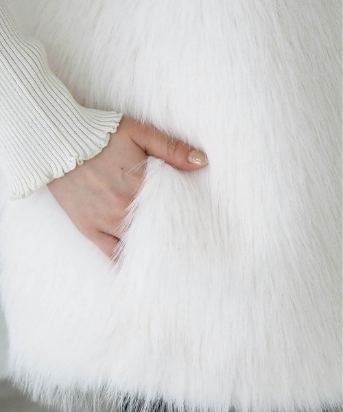 tiptop（ティップトップ）の「ロングフォックスファーベスト（ベスト・レディース・チャコールグレー/グレイッシュベージュ/アイボリー・FREE）」の5枚目の写真