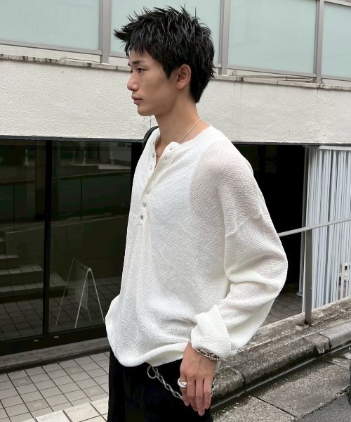 Chikashitsu +（チカシツプラス）の「【Chikashitsu +】light touch henley neck knit / 【チカシツプラス】ライトタッチへンリーネックニット（ニット/セーター・メンズ・ホワイト/チャコール・ONE SIZE）」の7枚目の写真