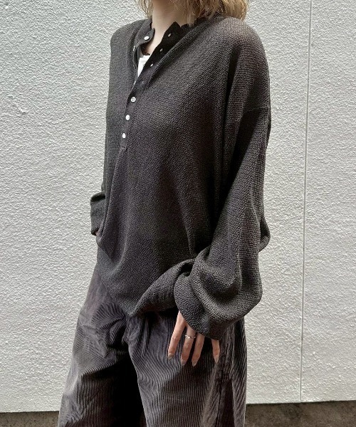 Chikashitsu +（チカシツプラス）の「【Chikashitsu +】light touch henley neck knit / 【チカシツプラス】ライトタッチへンリーネックニット（ニット/セーター・メンズ・ホワイト/チャコール・ONE SIZE）」の18枚目の写真
