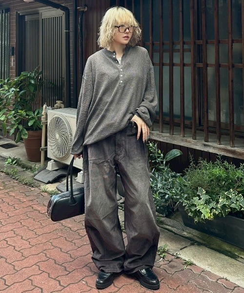 Chikashitsu +（チカシツプラス）の「【Chikashitsu +】light touch henley neck knit / 【チカシツプラス】ライトタッチへンリーネックニット（ニット/セーター・メンズ・ホワイト/チャコール・ONE SIZE）」の10枚目の写真