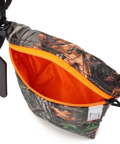 WEEKEND(ER)（ウィークエンダー）の「WEEKENDER: キルティング ミニ ショルダーバッグ（ショルダーバッグ・メンズ・ブラック/ライトブルー/マルチ・ONE SIZE）」の13枚目の写真