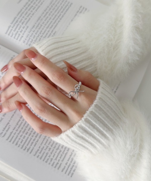 sowang（ソワン）の「リボンモチーフパールリング（リング・レディース・ゴールド/シルバー・FREE）」の4枚目の写真